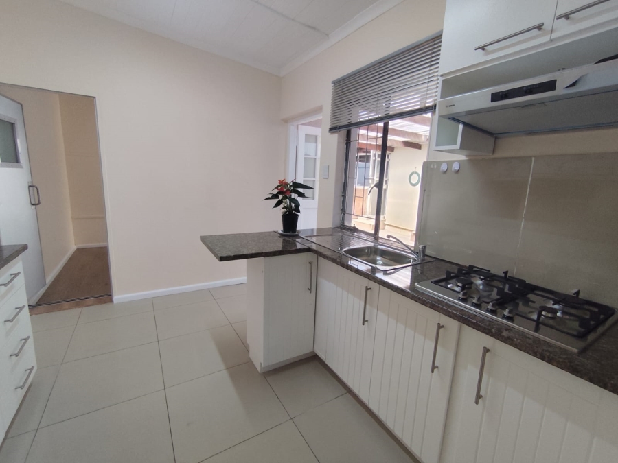 To Let 2 Bedroom Property for Rent in Athlone Western Cape